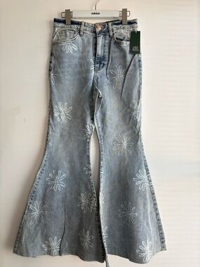 Floral Print Highest Rise
Extreme Flare Jeans